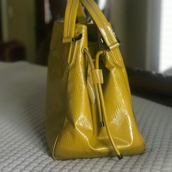 Burberry Patent Leather embossed Bilmore tote in Mustard Yellow - Picture 8 of 15